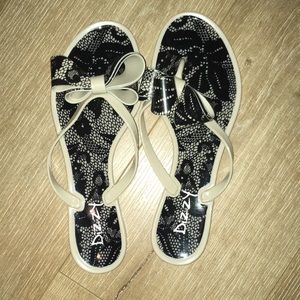 Dizzy cute jelly flip flops